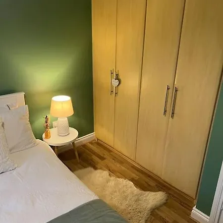 Cosy 2 Double Bed Apartment Swords Exterior photo