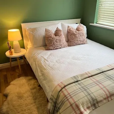 Cosy 2 Double Bed Apartment Swords Exterior photo