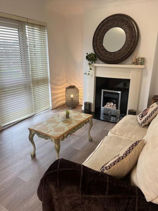 Cosy 2 Double Bed Apartment *