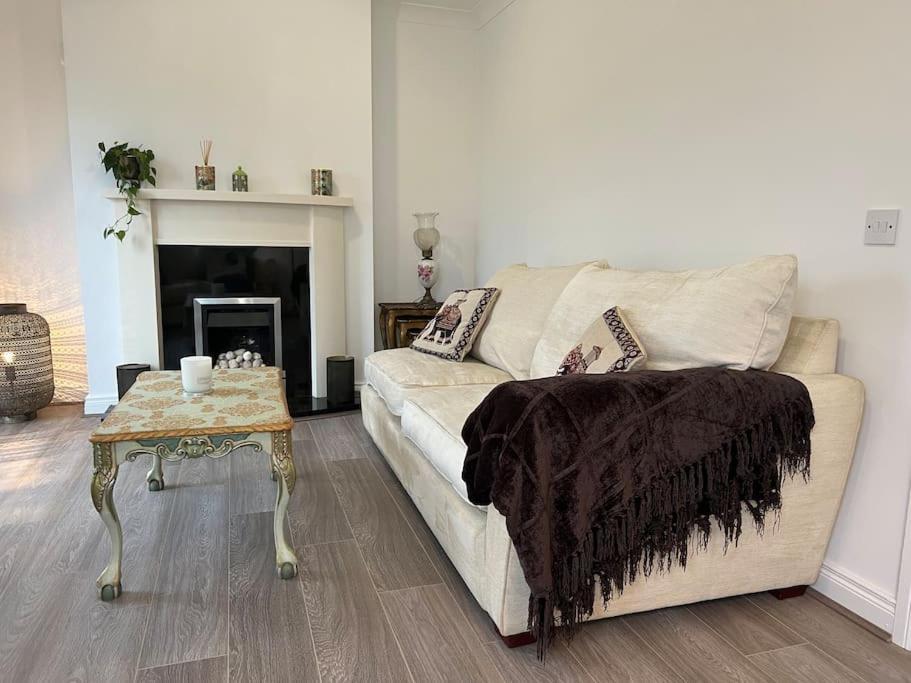 Cosy 2 Double Bed Apartment Swords