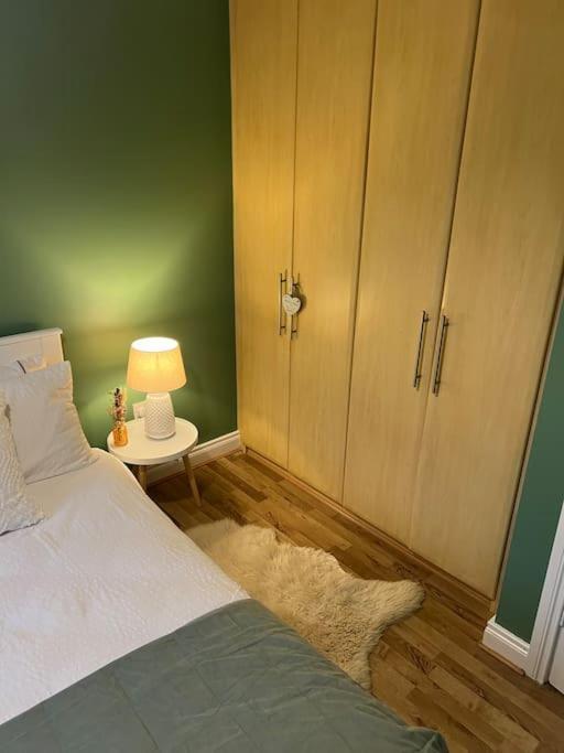 Cosy 2 Double Bed Apartment *