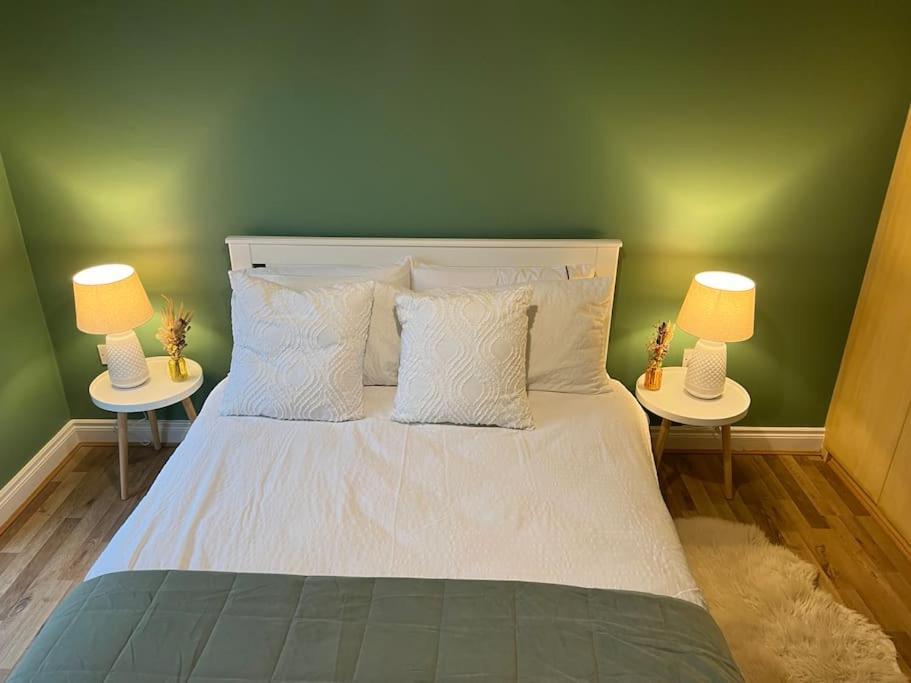 Cosy 2 Double Bed * Swords